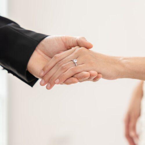 How to Choose an Engagement Ring That Fits Your Style and Budget